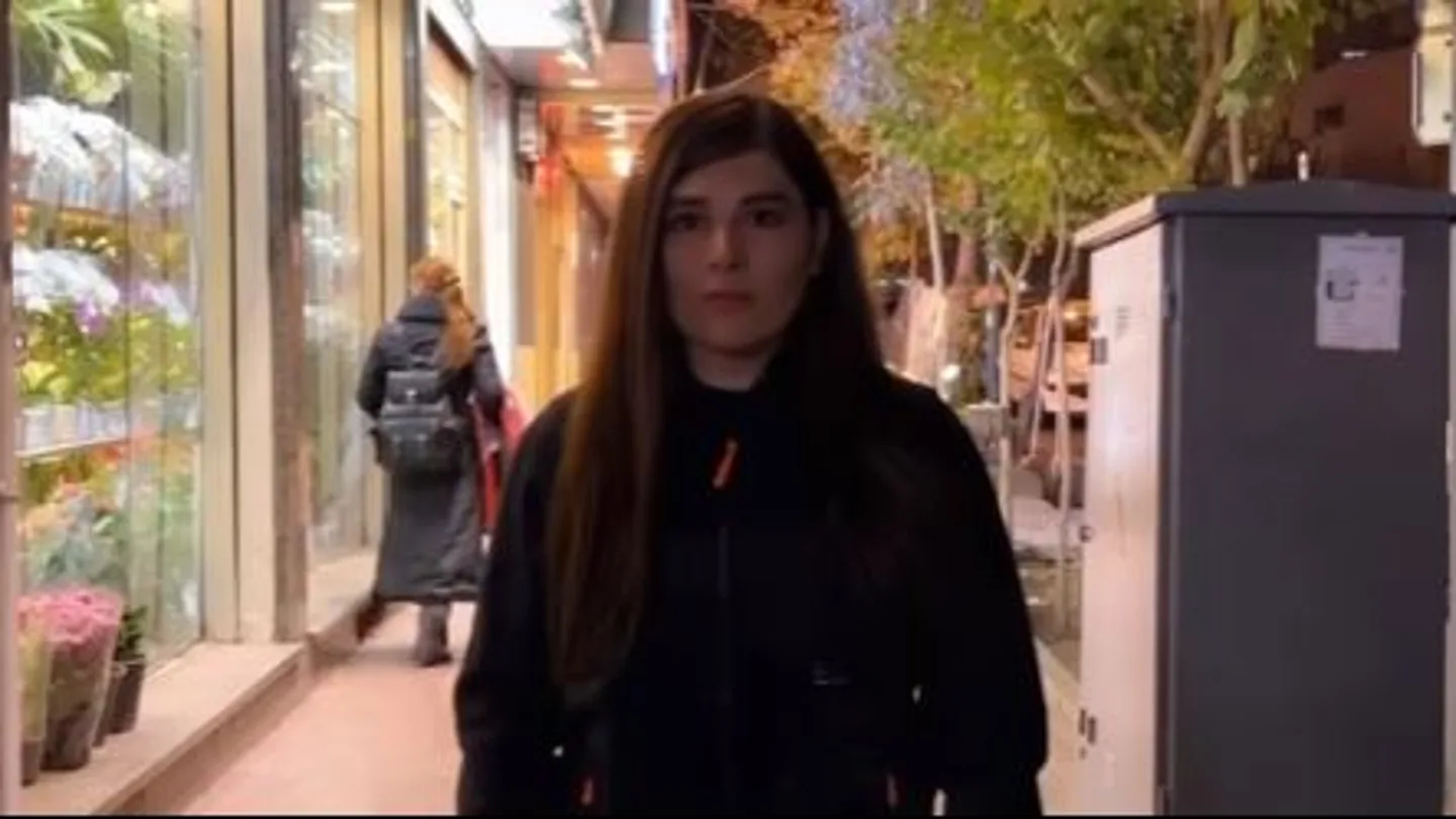 Captura del vídeo compartido por la actriz Hengameh Ghaziani antes de su detención. Captura del vídeo compartido por la actriz Hengameh Ghaziani antes de su detención.