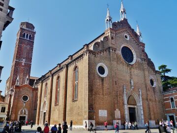 La Basílica de Santa María dei Frari de Venecia guarda una de las grandes obras de Tiziano