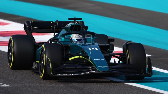 Fernando Alonso pilotando el Aston Martin Fernando Alonso pilotando el Aston Martin