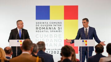El presidente del Gobierno, Pedro Sánchez, y el primer ministro rumano, Nicolae Ciuca