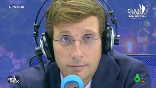 El talento oculto de Almeida de mover los ojos al ritmo de la música El talento oculto de Almeida de mover los ojos al ritmo de la música