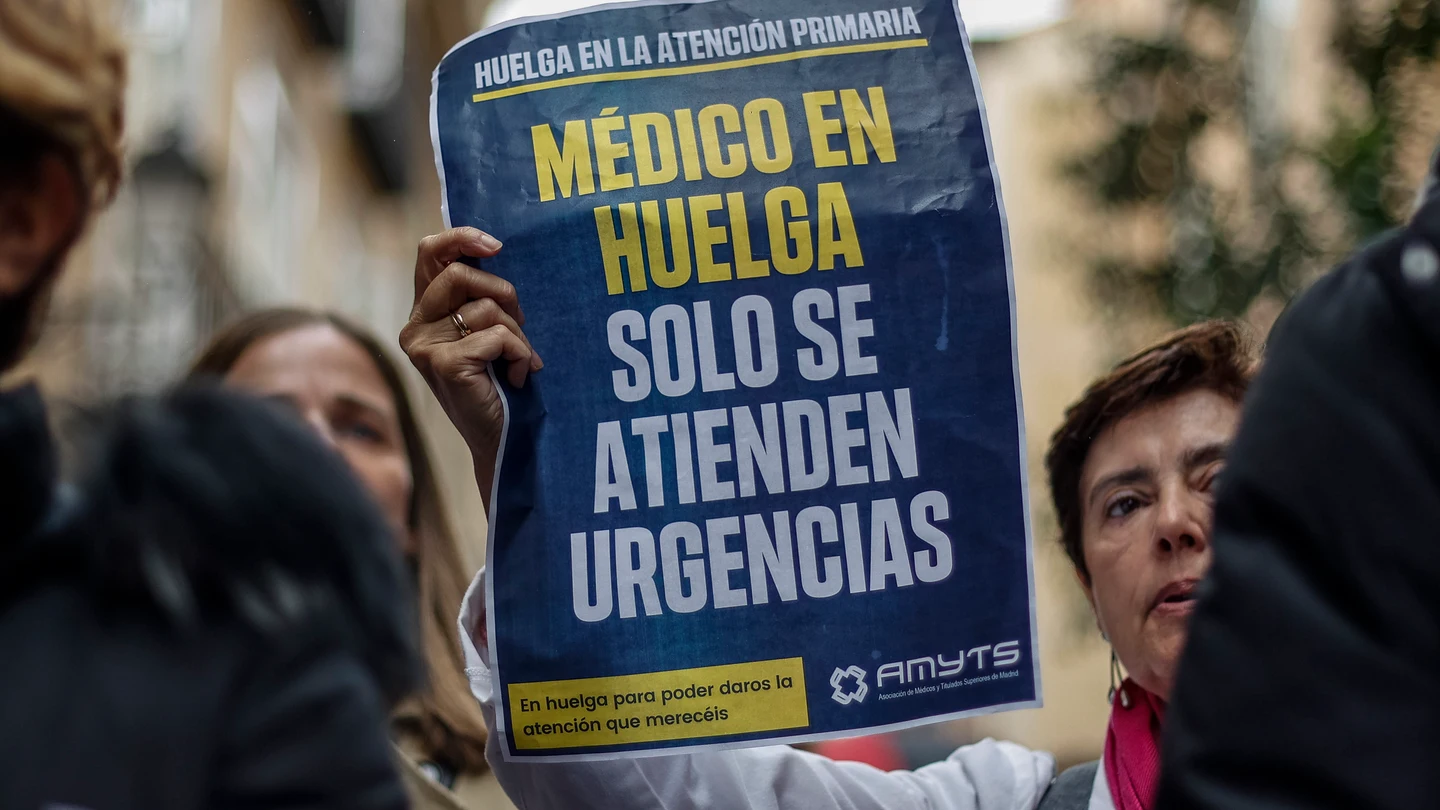 Concentración convocada ante la Consejería de Sanidad de la Comunidad de Madrid por el sindicato médico Amyts Concentración convocada ante la Consejería de Sanidad de la Comunidad de Madrid por el sindicato médico Amyts