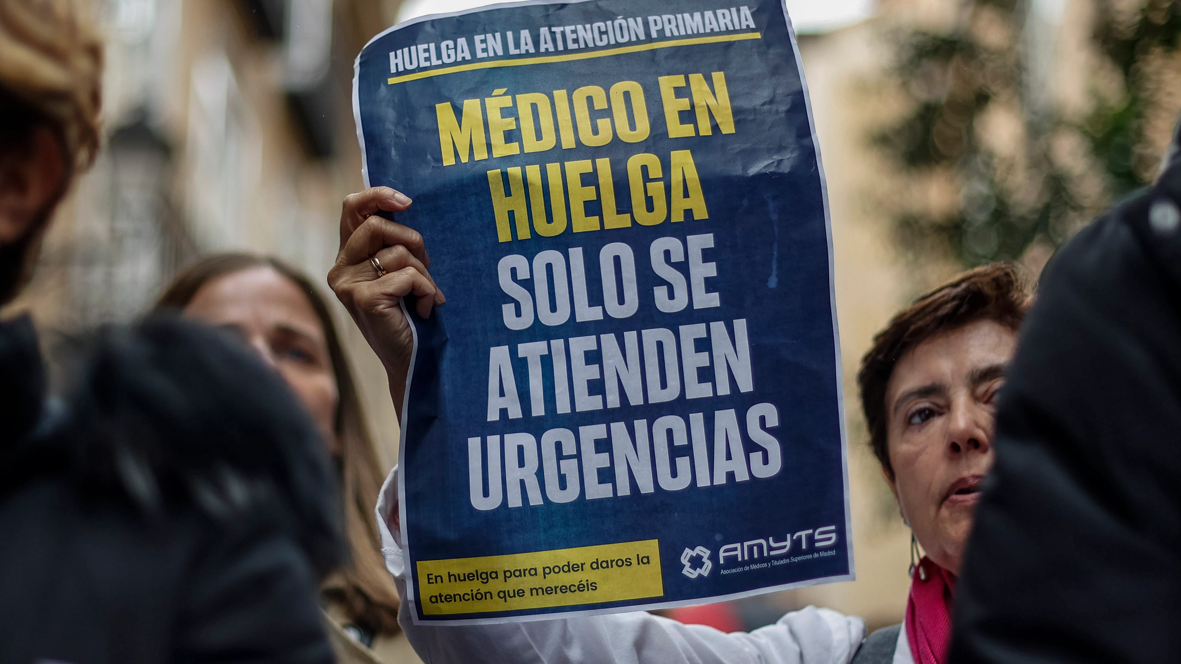 Concentración convocada ante la Consejería de Sanidad de la Comunidad de Madrid por el sindicato médico Amyts