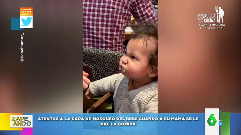 La cara de mosqueo viral de un bebé cuando a su madre se le cae la comida 