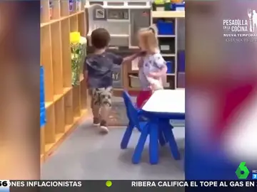 El divertido vídeo viral de un niño que llega al cole con el mismo entusiasmo que un adulto a la oficina