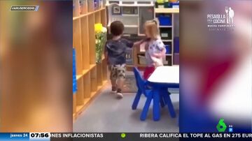 El divertido vídeo viral de un niño que llega al cole con el mismo entusiasmo que un adulto a la oficina