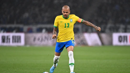 Dani Alves en un partido con la selección brasileña Dani Alves en un partido con la selección brasileña