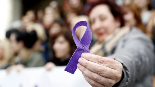 Déjate de frases para el día contra la violencia de género: lo que debes hacer (y decir) si la percibes Déjate de frases para el día contra la violencia de género: lo que debes hacer (y decir) si la percibes
