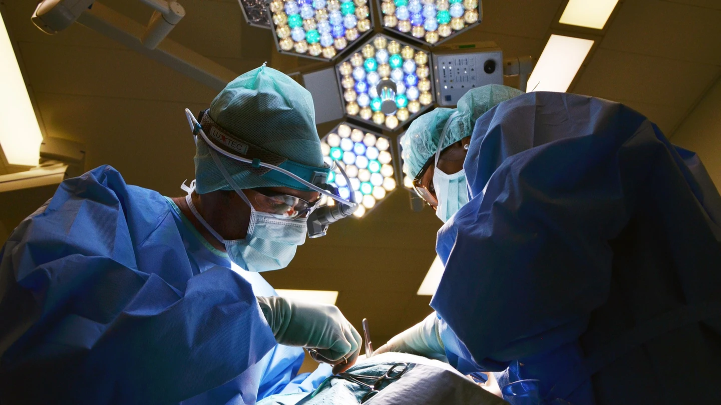 Aumenta el número de pacientes que espera para ser operado Aumenta el número de pacientes que espera para ser operado