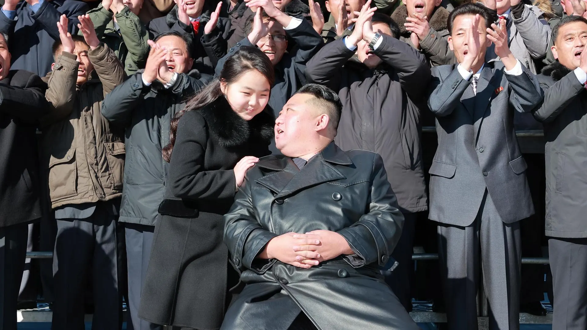 Kim Jong-un reaparece junto a su hija.