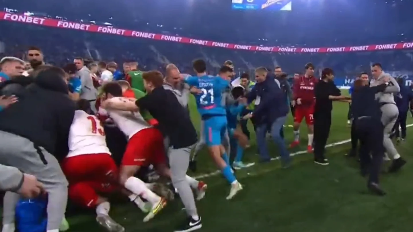 Pelea entre jugadores del Zenit y el Spartak de Moscú Pelea entre jugadores del Zenit y el Spartak de Moscú