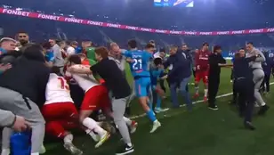 Pelea entre jugadores del Zenit y el Spartak de Moscú
