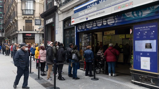 ¿Cuántos números se juegan en la Lotería de Navidad? Cola en la Administración Doña Manolita (Madrid)