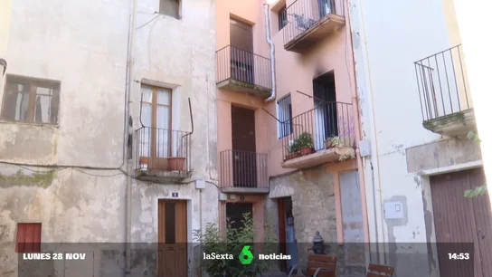 Detienen a un hombre por quemar su vivienda con su pareja dentro en Artesa de Segre, Lleida Detienen a un hombre por quemar su vivienda con su pareja dentro en Artesa de Segre, Lleida