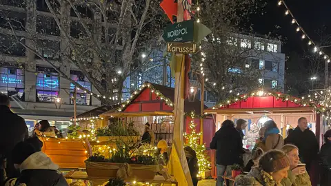 Puestos del Wienachtsdorf o 'pueblo navideño', el mercadillo de Navidad de Zúrich Puestos del Wienachtsdorf o 'pueblo navideño', el mercadillo de Navidad de Zúrich