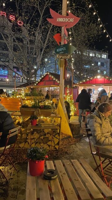 Puestos del Wienachtsdorf o 'pueblo navideño', el mercadillo de Navidad de Zúrich