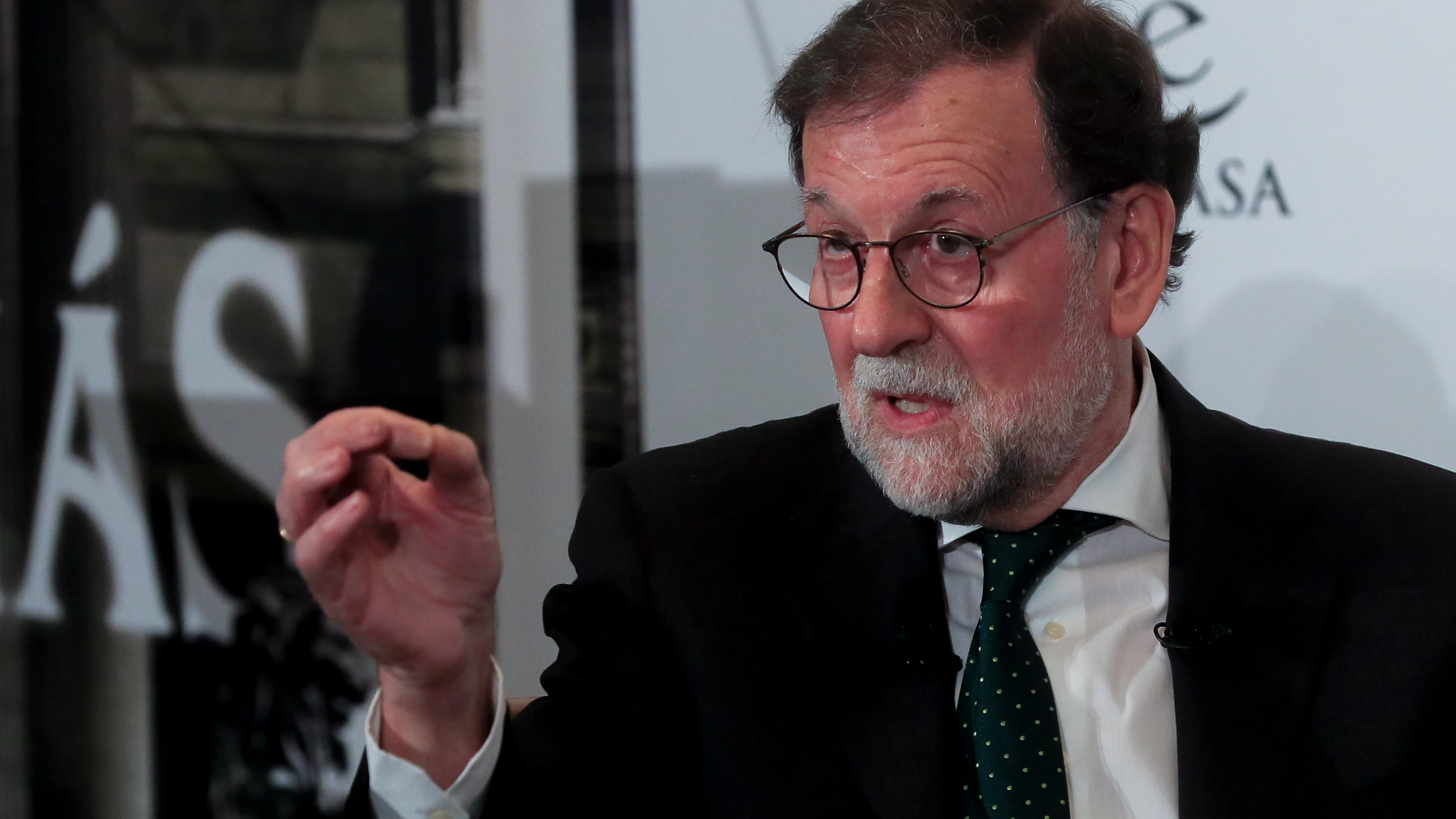 Mariano Rajoy, durante la presentación del libro 'El escaño de Satanás', de Esteban González Pons