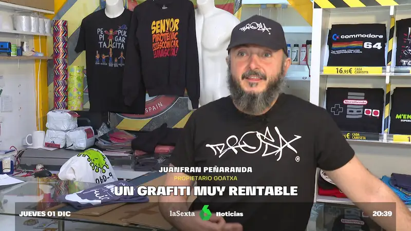 El grafiti que reformuló el negocio de Juanfran: registró una pintada en su tienda, la estampó en camisetas y ya ha ganado más de 7.000 euros