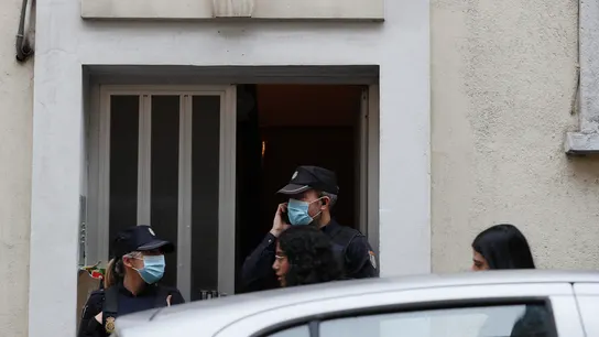 Agentes de Policía ante el domicilio de la víctima en Lugo Agentes de Policía ante el domicilio de la víctima en Lugo