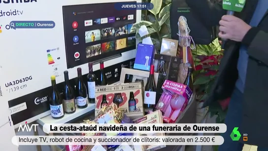 El "ataúd-cesta de navidad" de una funeraria de Ourense (con Thermomix y satisfyer incluidos) El "ataúd-cesta de navidad" de una funeraria de Ourense (con Thermomix y satisfyer incluidos)