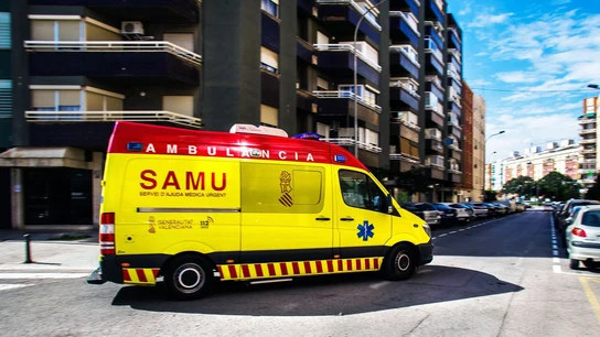 Una ambulancia del Servicio de Atención Médica Urgente (SAMU). Imagen de archivo de una ambulancia del SAMU