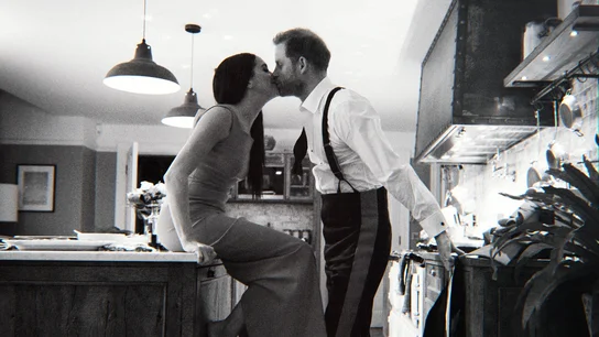 Meghan y Enrique en otra imagen de su archivo personal que se podrá ver en la docuserie 'Enrique y Meghan'. Meghan y Enrique en otra imagen de su archivo personal que se podrá ver en la docuserie 'Enrique y Meghan'.