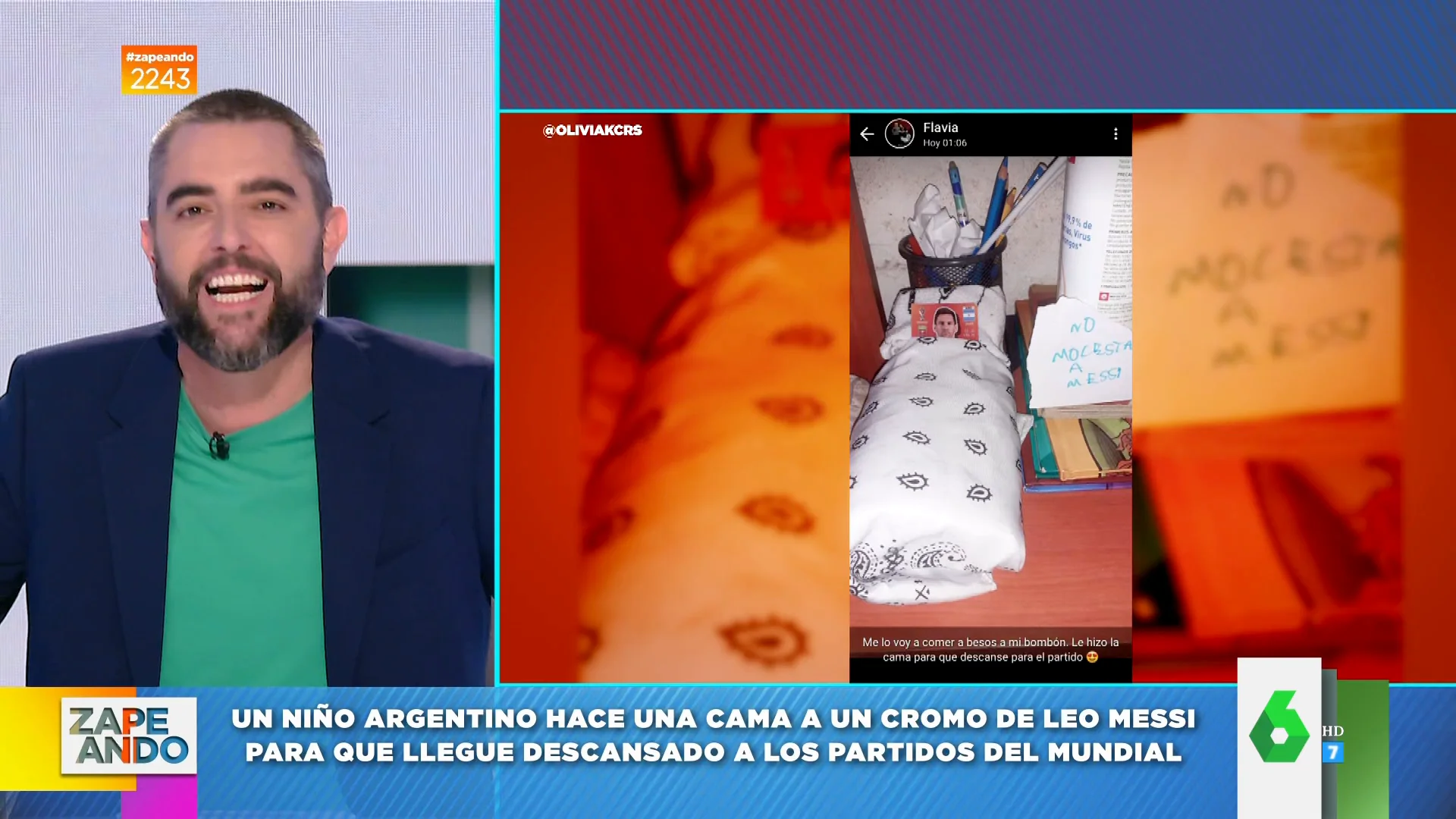 Un niño le hace una cama al cromo de Messi para que descanse: "Lo mismo esto es lo que nos está faltando a España"