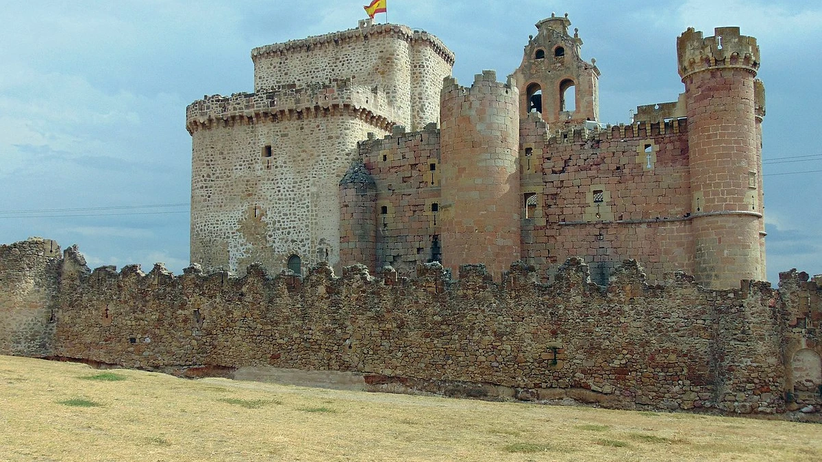 Castillo de Tur&eacute;gano, la fortaleza en la que estuvo preso el secretario de Felipe II