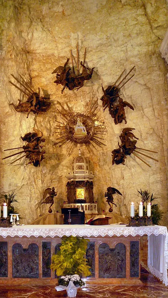 Interior del Santuario de la Madonna della Corona