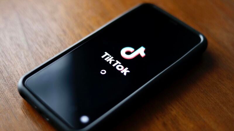 Bruselas investiga a TikTok por falta de transparencia y no proteger al menor de su diseño adictivo