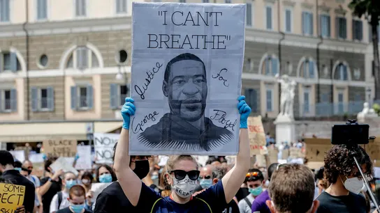 Condenan a tres años y medio de cárcel al agente de Policía que ayudó a inmovilizar a George Floyd Condenan a tres años y medio de cárcel al agente de Policía que ayudó a inmovilizar a George Floyd