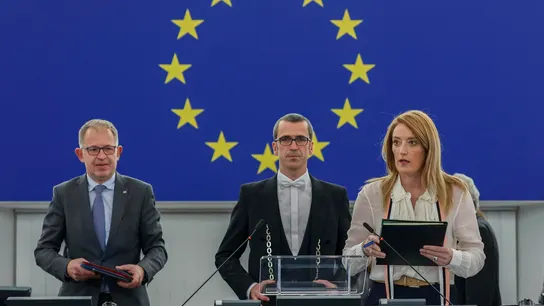 La presidenta del Parlamento Europeo, Roberta Metsola, interviene este lunes al inicio de la sesión del Parlamento Europeo en Estrasburgo. La presidenta del Parlamento Europeo, Roberta Metsola, interviene este lunes al inicio de la sesión del Parlamento Europeo en Estrasburgo.