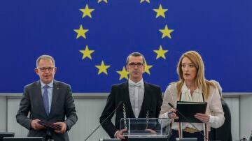 La presidenta del Parlamento Europeo, Roberta Metsola, interviene este lunes al inicio de la sesión del Parlamento Europeo en Estrasburgo.