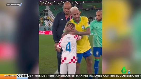 El emotivo gesto del hijo de un jugador de Croacia con Neymar tras la derrota de Brasil en el Mundial de Qatar El emotivo gesto del hijo de un jugador de Croacia con Neymar tras la derrota de Brasil en el Mundial de Qatar