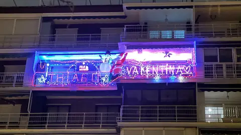 Fachada de una casa de Alcorcón en Navidad Fachada de una casa de Alcorcón en Navidad