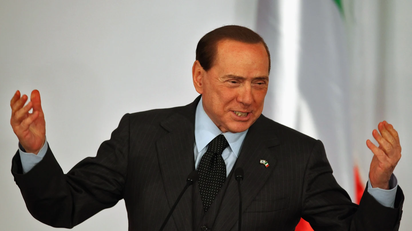 Berlusconi promete a los jugadores del AC Monza "un autobús de prostitutas" si ganan a otro equipo de la Serie A Berlusconi promete a los jugadores del AC Monza "un autobús de prostitutas" si ganan a otro equipo de la Serie A