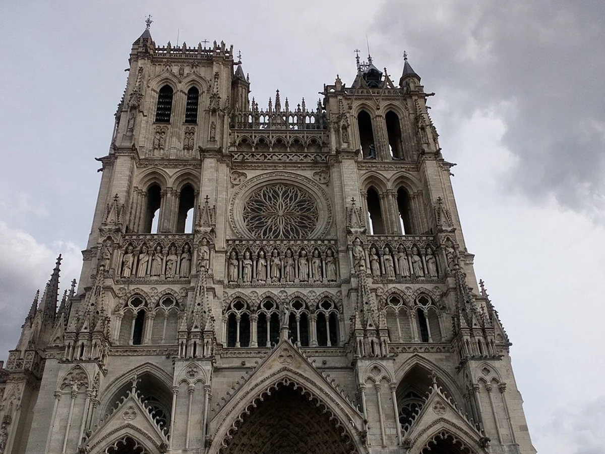 Catedral Notre Dame d'Amiens, la más alta de todas las catedrales góticas francesas Catedral Notre Dame d'Amiens, la más alta de todas las catedrales góticas francesas