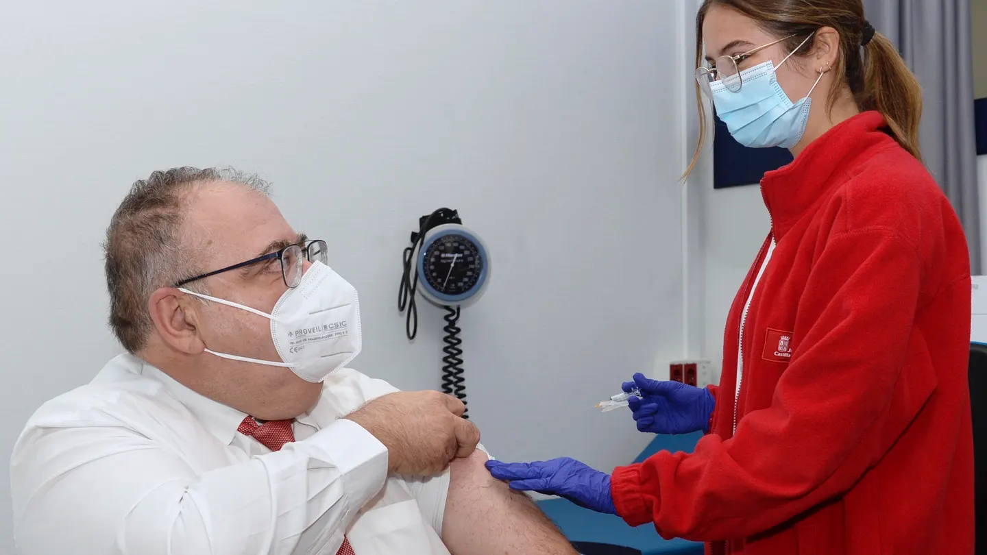 España amplía la segunda dosis de refuerzo a los menores de 60 que la pidan España amplía la segunda dosis de refuerzo a los menores de 60 que la pidan