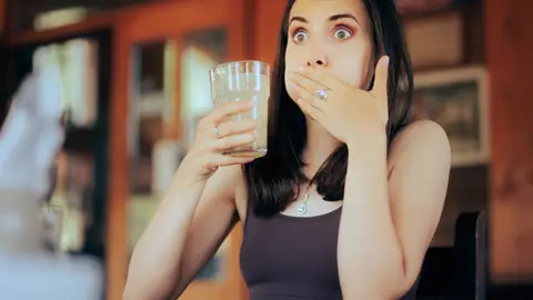 Mujer con hipo Mujer con hipo