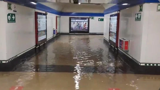 "¡Madre mía!", la lluvia inunda varias estaciones del Metro de Madrid. "¡Madre mía!", la lluvia inunda varias estaciones del Metro de Madrid.