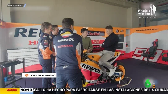 Joaquín, a Marc Márquez acerca de Valentino Rossi: "Yo le hubiera dicho: Valentino, 'atríncame' el pepino'" Joaquín, a Marc Márquez acerca de Valentino Rossi: "Yo le hubiera dicho: Valentino, 'atríncame' el pepino'"