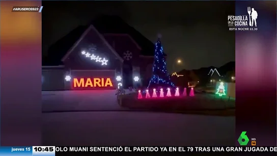 La impresionante decoración navideña de esta casa que se ilumina a ritmo de Bad Bunny La impresionante decoración navideña de esta casa que se ilumina a ritmo de Bad Bunny