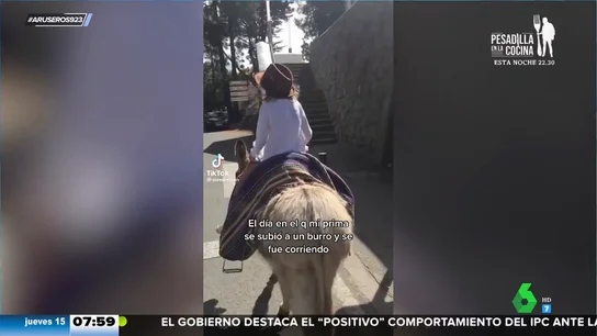 El susto de esta niña cuando pasea en burro y el animal echa a correr de repente El susto de esta niña cuando pasea en burro y el animal echa a correr de repente