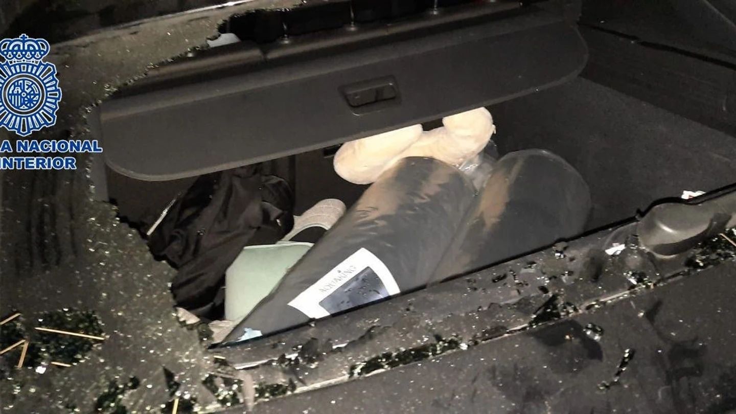 Detenidos unos padres tras abandonar a su bebé de tres meses en el coche para ir al casino en Madrid Detenidos unos padres tras abandonar a su bebé de tres meses en el coche para ir al casino en Madrid