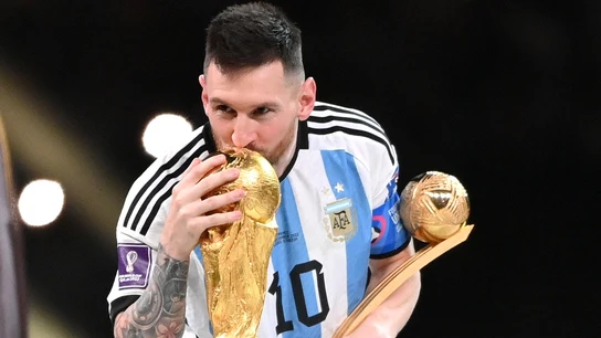Messi besa la Copa del Mundo Messi besa la Copa del Mundo
