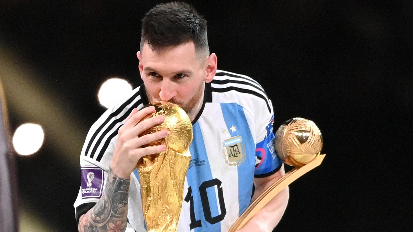 Messi besa la Copa del Mundo Messi besa la Copa del Mundo