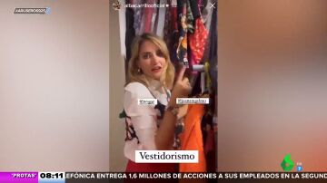 Alba Carrillo celebra la Navidad con su divertida pijamada y muestra las reliquias de su vestidor