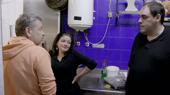 Chicote se queda sin palabras ante las impertinencias del dueño de 'Leña y carbón': "Qué tío más desagradable" Chicote se queda sin palabras ante las impertinencias del dueño de 'Leña y carbón': "Qué tío más desagradable"