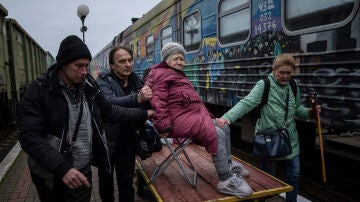 La guerra de Ucrania destapa el doble rasero de Occidente en ayuda humanitaria y mililtar
