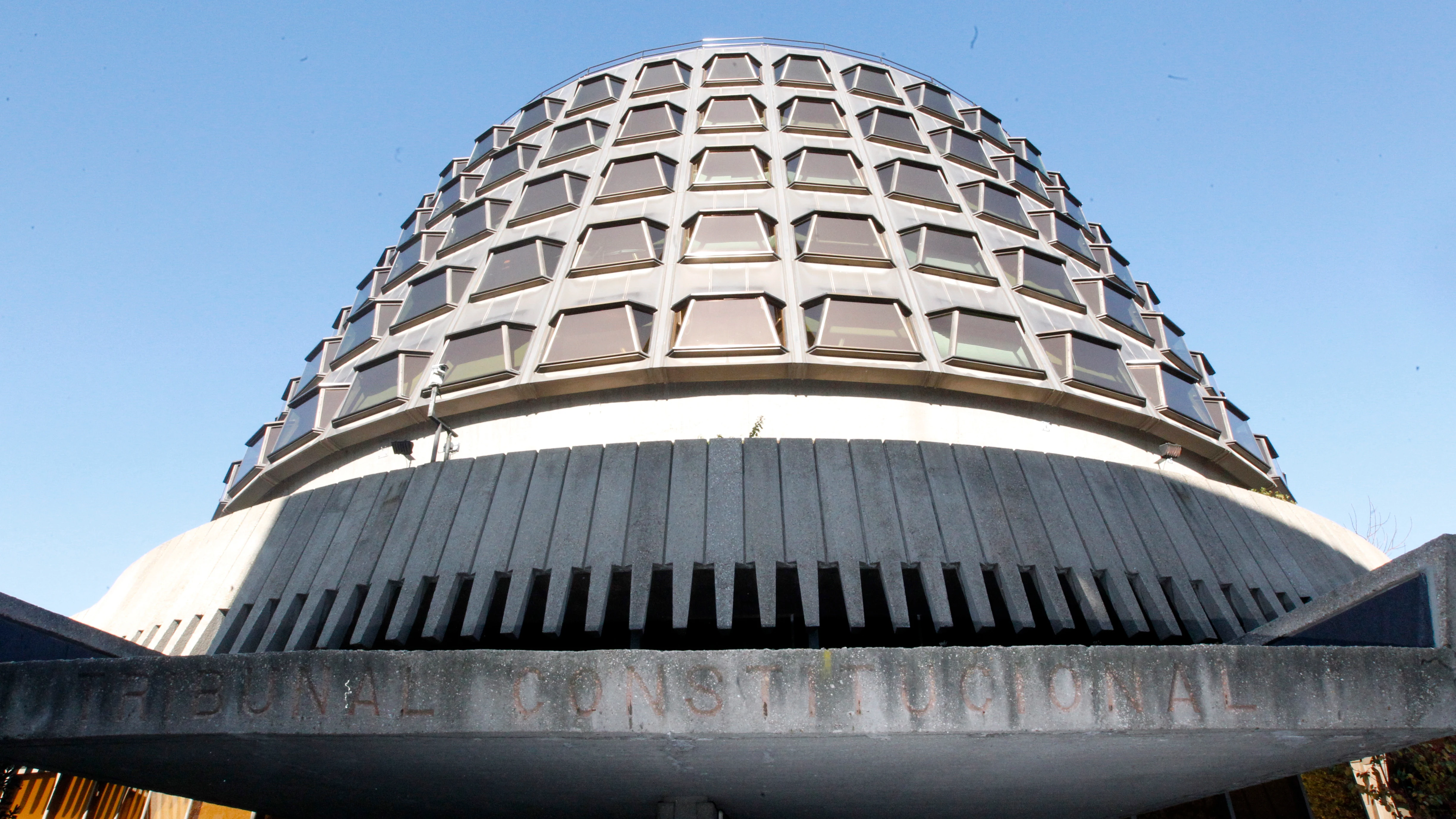 Fachada del edificio del Tribunal Constitucional en Madrid